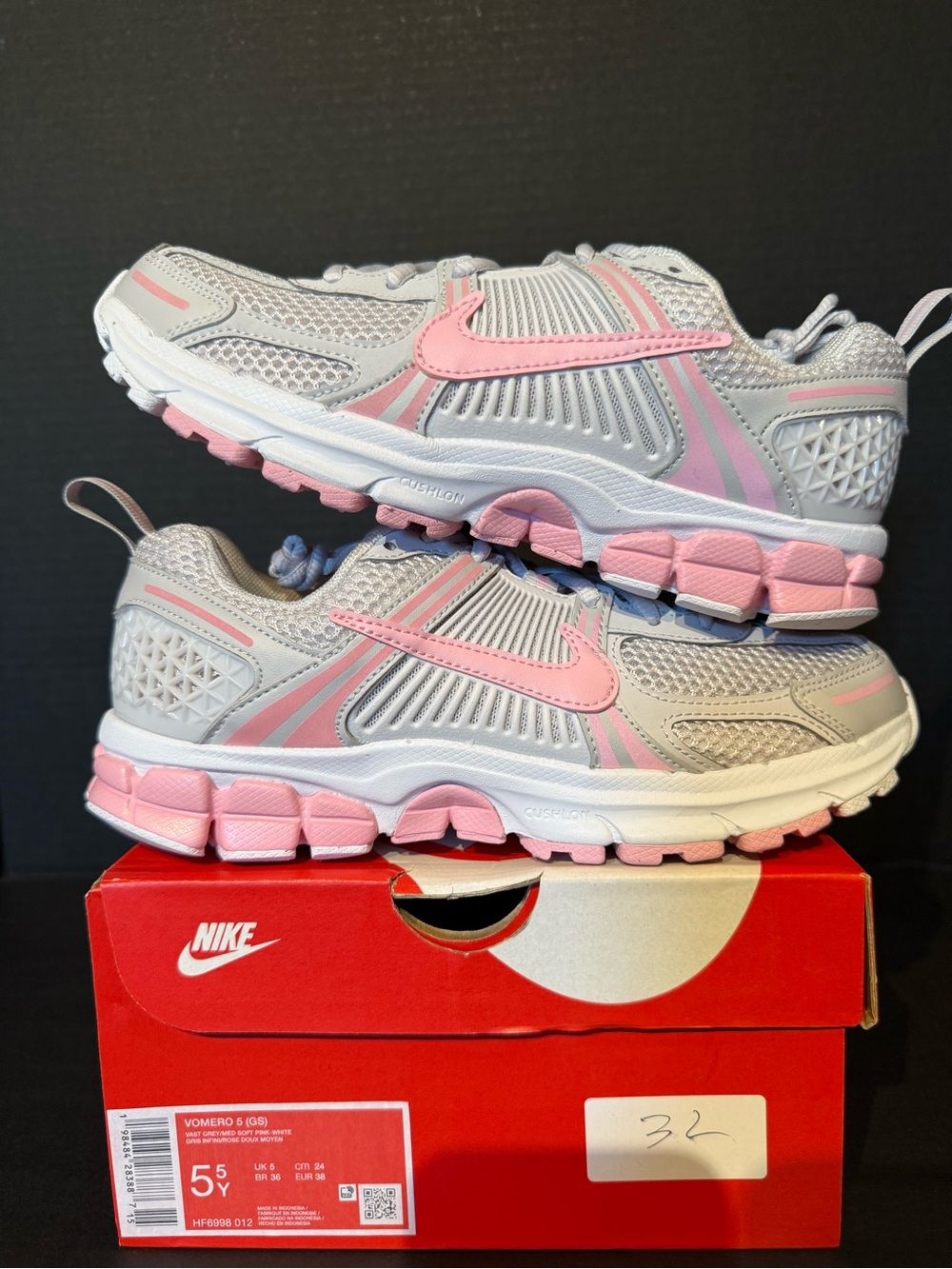 Nike Women's Vomero size 7W/5.5Y Gray & Pink Running Sneakers